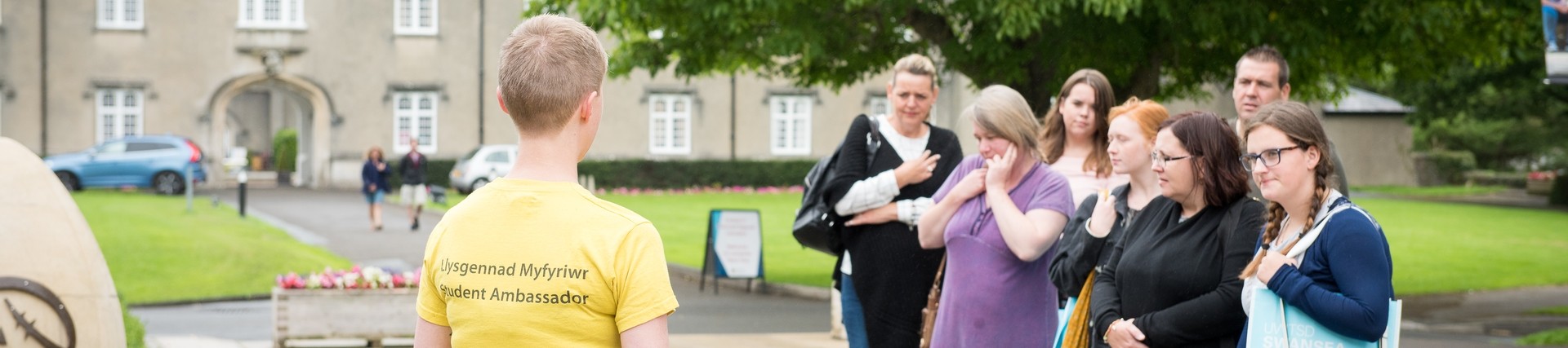 Students outside the lampeter campus talking with student ambassador