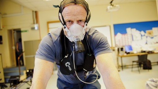 Person wearing breathing equipment at the sport facilities